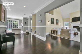 12 Balcomie Ln in Southampton, NY - Building Photo - Building Photo