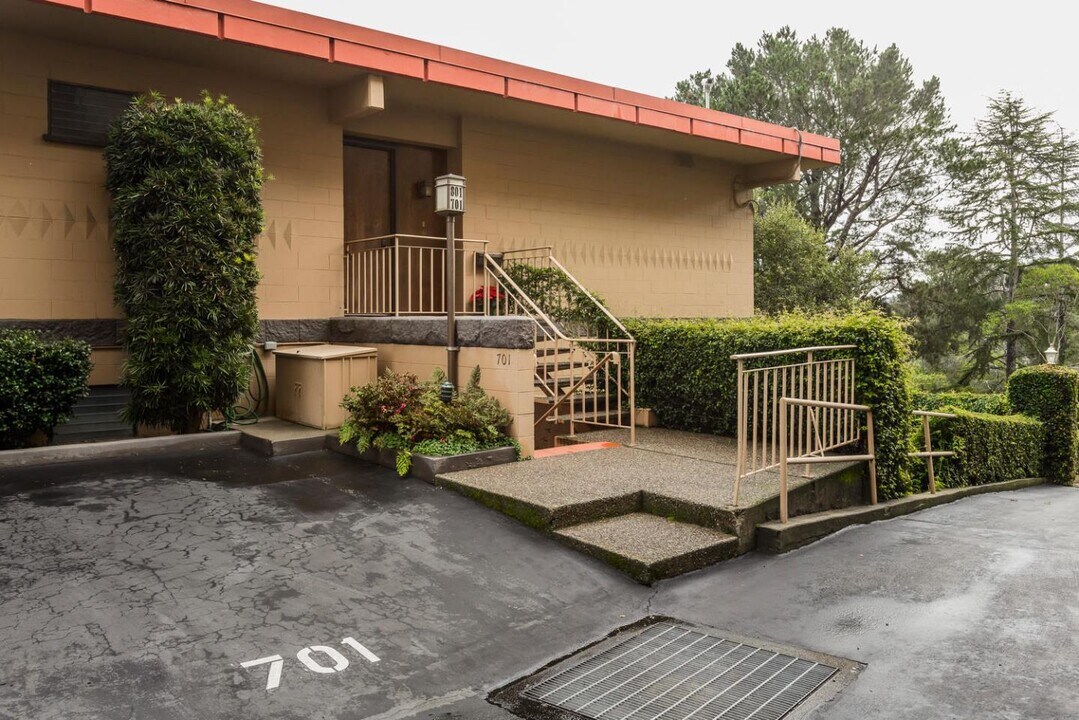 50 Mounds Rd in San Mateo, CA - Building Photo