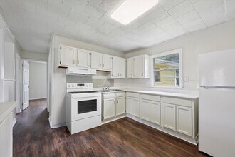 3811 Dunn Ave in Groves, TX - Building Photo - Building Photo