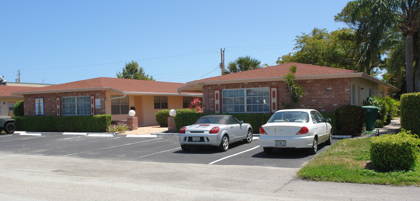 Lighthouse Point Apartments in Lighthouse Point, FL - Building Photo