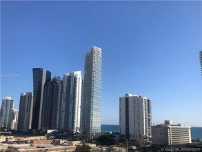 250 Sunny Isles Blvd-Unit -3-1101 in Sunny Isles Beach, FL - Foto de edificio - Building Photo