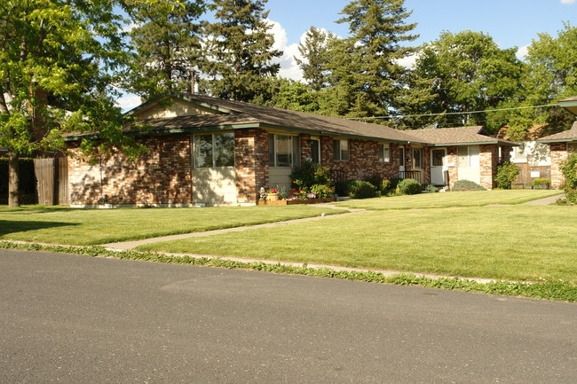 3902-3912 N Cedar St in Spokane, WA - Foto de edificio - Building Photo