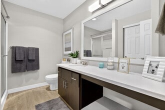 Rivercrest Meadows in Tualatin, OR - Building Photo - Building Photo