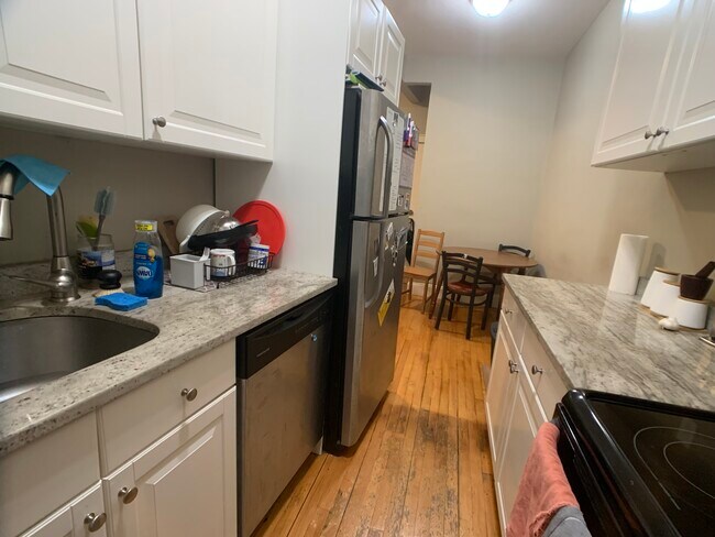 52 Strathmore Rd, Unit 6