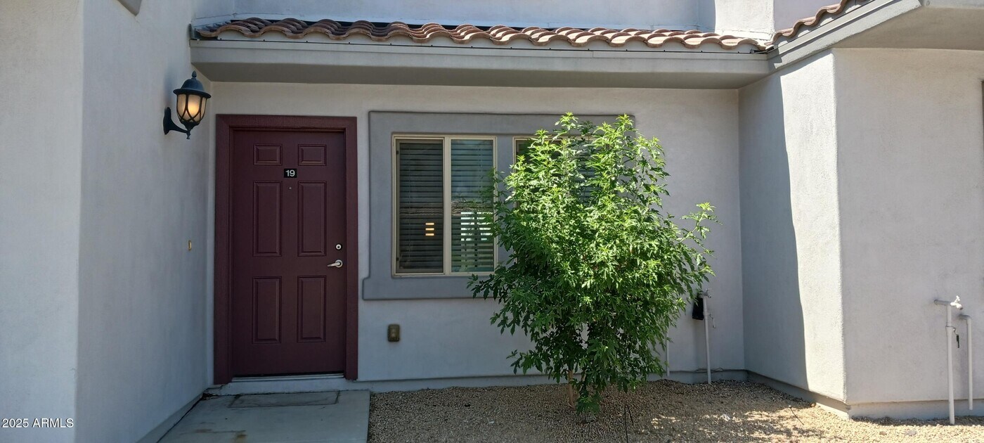 17402 N 19th Ave in Phoenix, AZ - Building Photo
