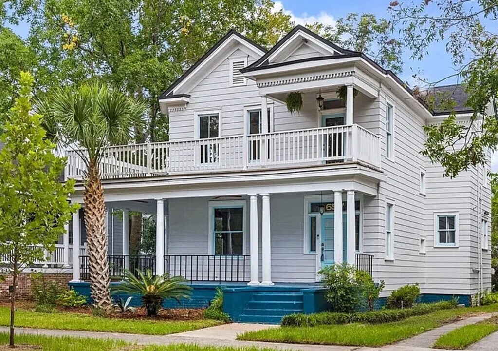 657 E Henry St in Savannah, GA - Building Photo