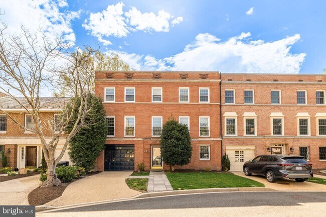 property at 2741 Unicorn Ln NW