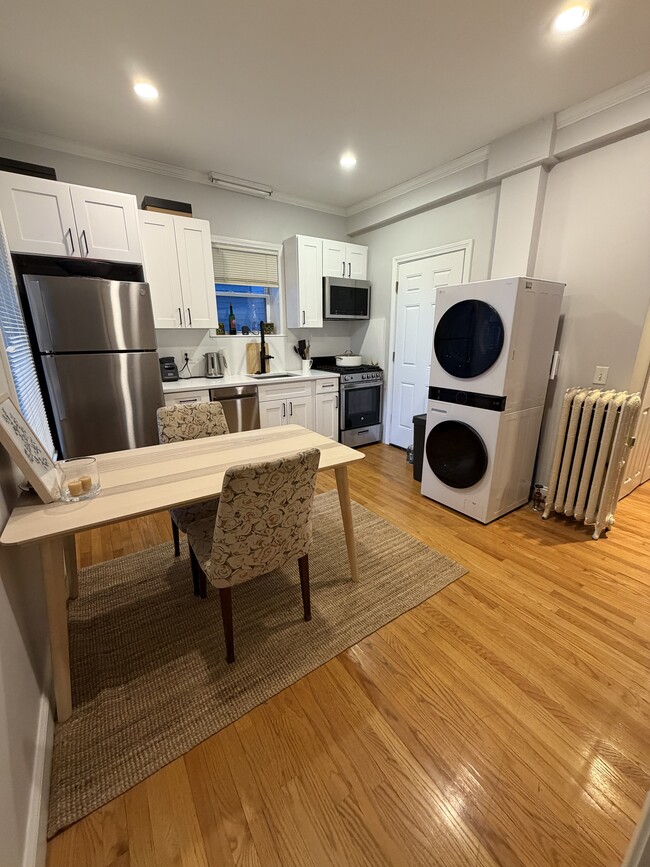 1576 Cambridge St, Unit 1R in Cambridge, MA - Building Photo - Building Photo