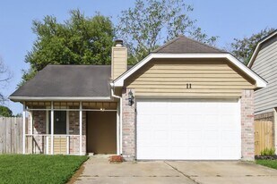 11 Crestbriar Ct in Baytown, TX - Building Photo