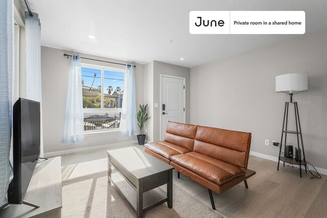 Room in Shared 5 bed/5 bath home, Unit C in Los Angeles, CA - Building Photo - Building Photo