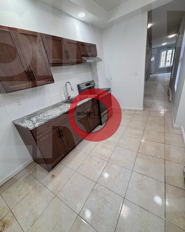 property at 113 W Elm St