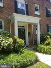 1317 S Walter Reed Dr-Unit -17302 in Arlington, VA - Building Photo - Building Photo