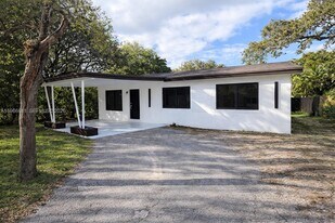 6849 SW 12th St in Pembroke Pines, FL - Building Photo