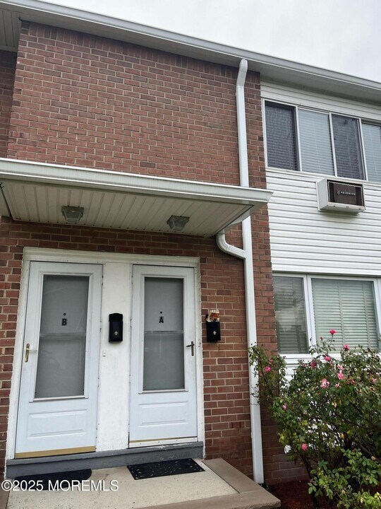 35 Sternberger Ave in Long Branch, NJ - Building Photo