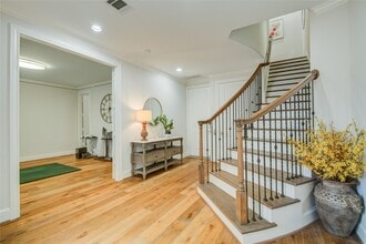 1224 Mosaico Ln in Houston, TX - Foto de edificio - Building Photo
