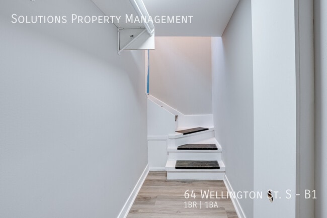 64 Wellington St S in Hamilton, ON - Building Photo - Building Photo