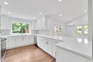 644 S Illinois St in Arlington, VA - Building Photo
