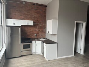 317 S Clinton St in Syracuse, NY - Foto de edificio - Building Photo