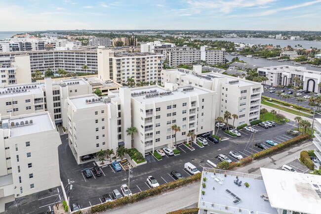 Palmsea Condominium in Palm Beach, FL - Building Photo - Building Photo