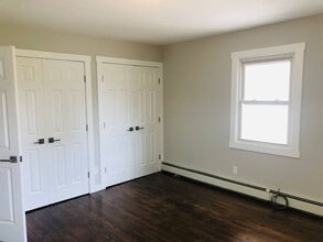 38-31 1st St in Glen Cove, NY - Building Photo - Building Photo