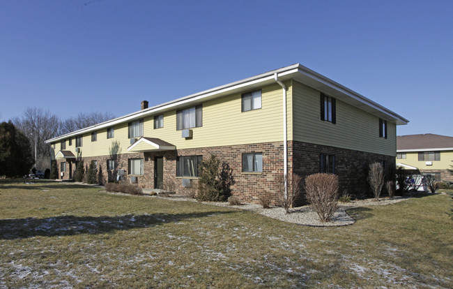 Deer Creek Apartments in Milwaukee, WI - Building Photo - Building Photo