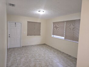 305 N 61st Ave in Hollywood, FL - Building Photo - Building Photo