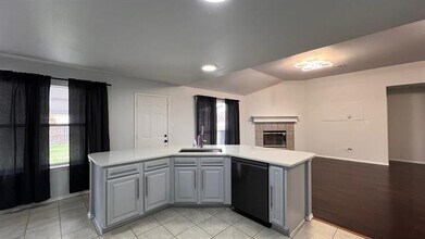 1521 Brookleaf Dr in Arlington, TX - Building Photo - Building Photo