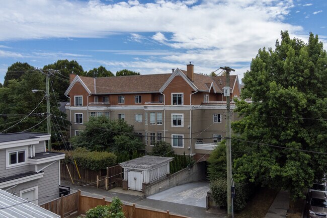 8th Avenue Terraces in Vancouver, BC - Building Photo - Building Photo