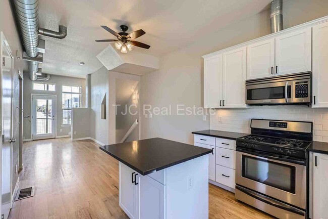 7721 E 28th Pl in Denver, CO - Building Photo - Building Photo
