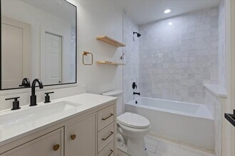 1808 N Karlov Ave in Chicago, IL - Building Photo - Building Photo