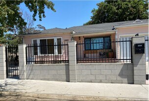13983 Van Nuys Blvd in Arleta, CA - Building Photo
