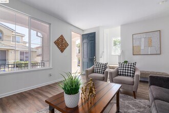 411 Canyon Ct in Vallejo, CA - Building Photo - Building Photo