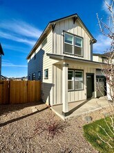3267 NW 8th St in Redmond, OR - Building Photo - Building Photo