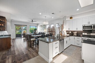 105 N Kavenish Dr in Rancho Mirage, CA - Building Photo - Building Photo