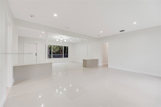 12885 Griffing Blvd in North Miami, FL - Building Photo - Building Photo