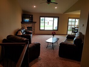 5603 w Bakker park dr in Sioux Falls, SD - Foto de edificio - Building Photo