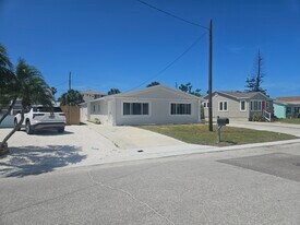14036 Marguerite Dr in Madeira Beach, FL - Building Photo