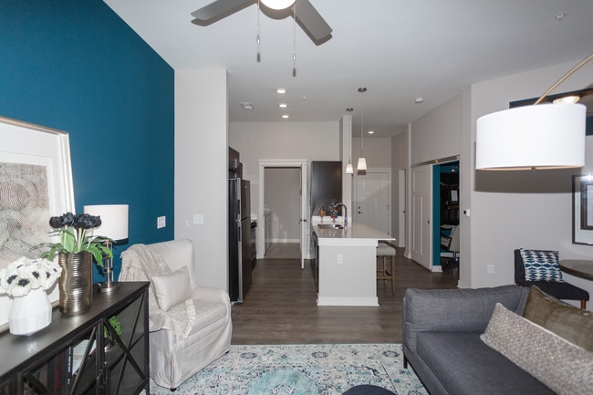 Midtown Flats in Carmel, IN - Foto de edificio - Interior Photo