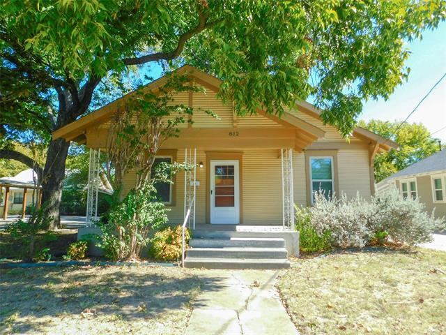 812 N Elm St in Denton, TX - Foto de edificio - Building Photo