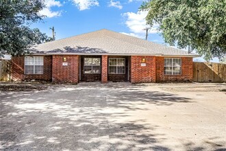 2000 Legacy Ln in College Station, TX - Building Photo - Building Photo