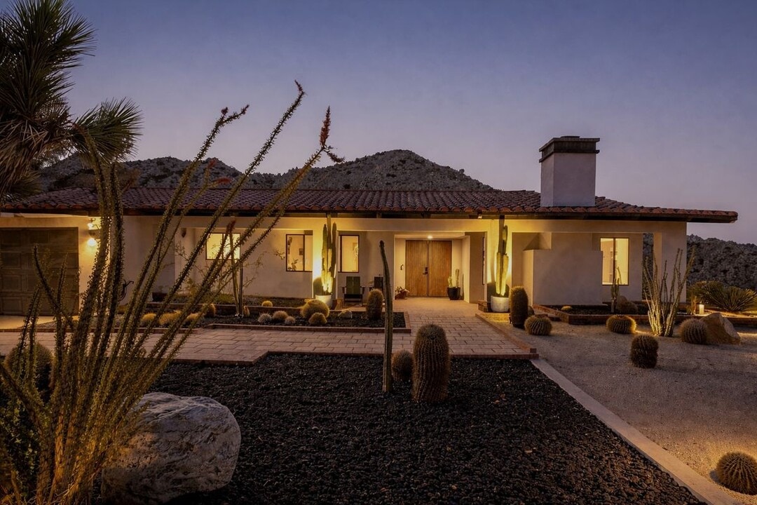 53744 Ridge in Yucca Valley, CA - Building Photo