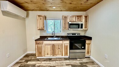 54705 Pine Crest Ave in Idyllwild, CA - Building Photo - Building Photo