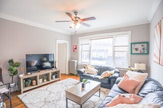 2465 N Clark St-Unit -2 in Chicago, IL - Building Photo - Building Photo