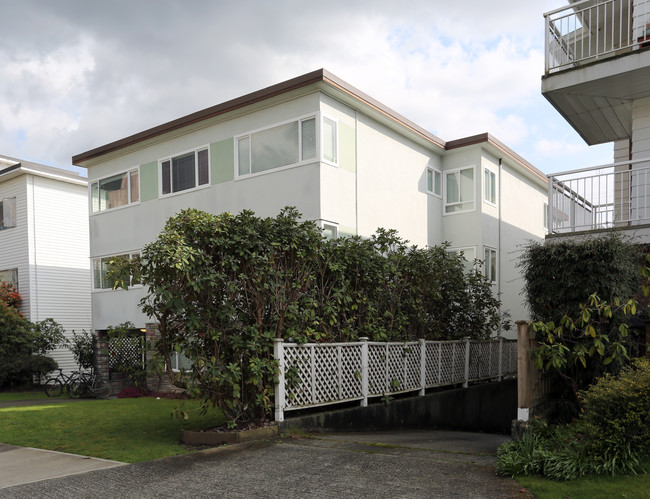 1056 W 13th Ave in Vancouver, BC - Building Photo - Primary Photo