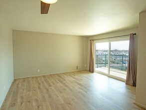 2901 Peninsula Rd in Oxnard, CA - Building Photo - Building Photo