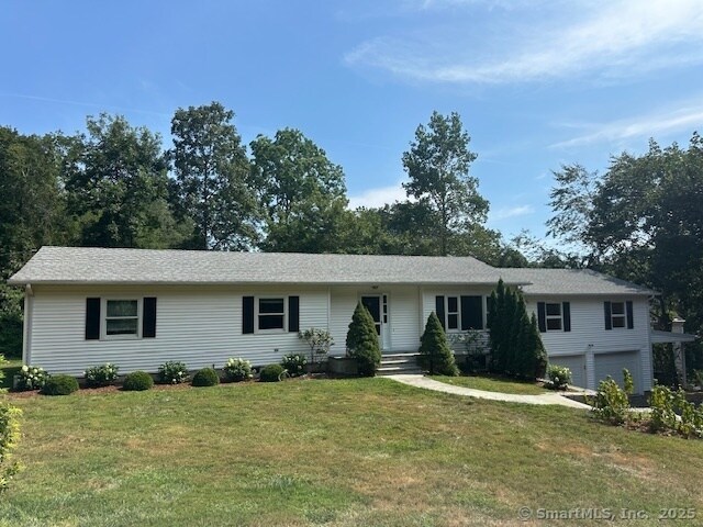679 New Norwalk Rd in New Canaan, CT - Foto de edificio