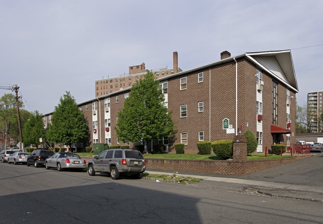 Watchung Gardens in Belleville, NJ - Foto de edificio - Building Photo