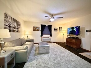 Sanibel Executive Suites in Joplin, MO - Foto de edificio - Building Photo