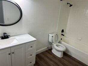 18730 NW 77th Ct in Hialeah, FL - Building Photo - Building Photo