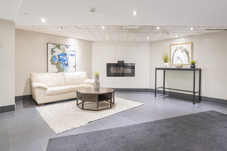 Missao in Calgary, AB - Foto de edificio - Interior Photo
